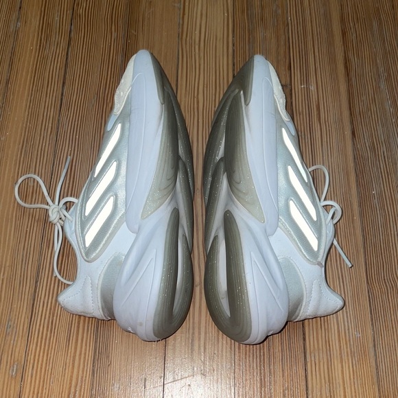 Adidas Ozelia Sneaker - Picture 4 of 11